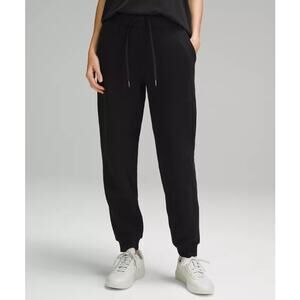 Lululemon Scuba High-Rise Jogger in Black